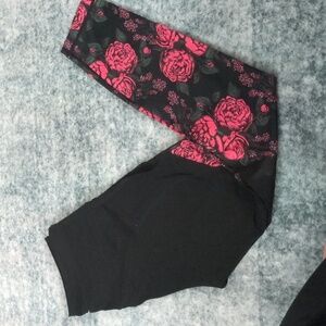 Zyia Floral Luxe Pocket Leggings